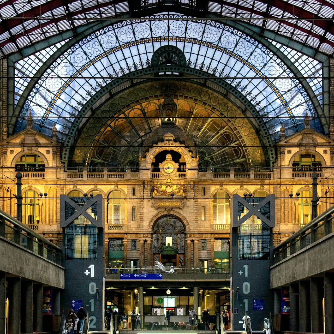 A Slow Day in Antwerp from the Station to the Scheldt